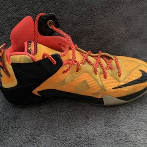 Nike LeBron size 7y